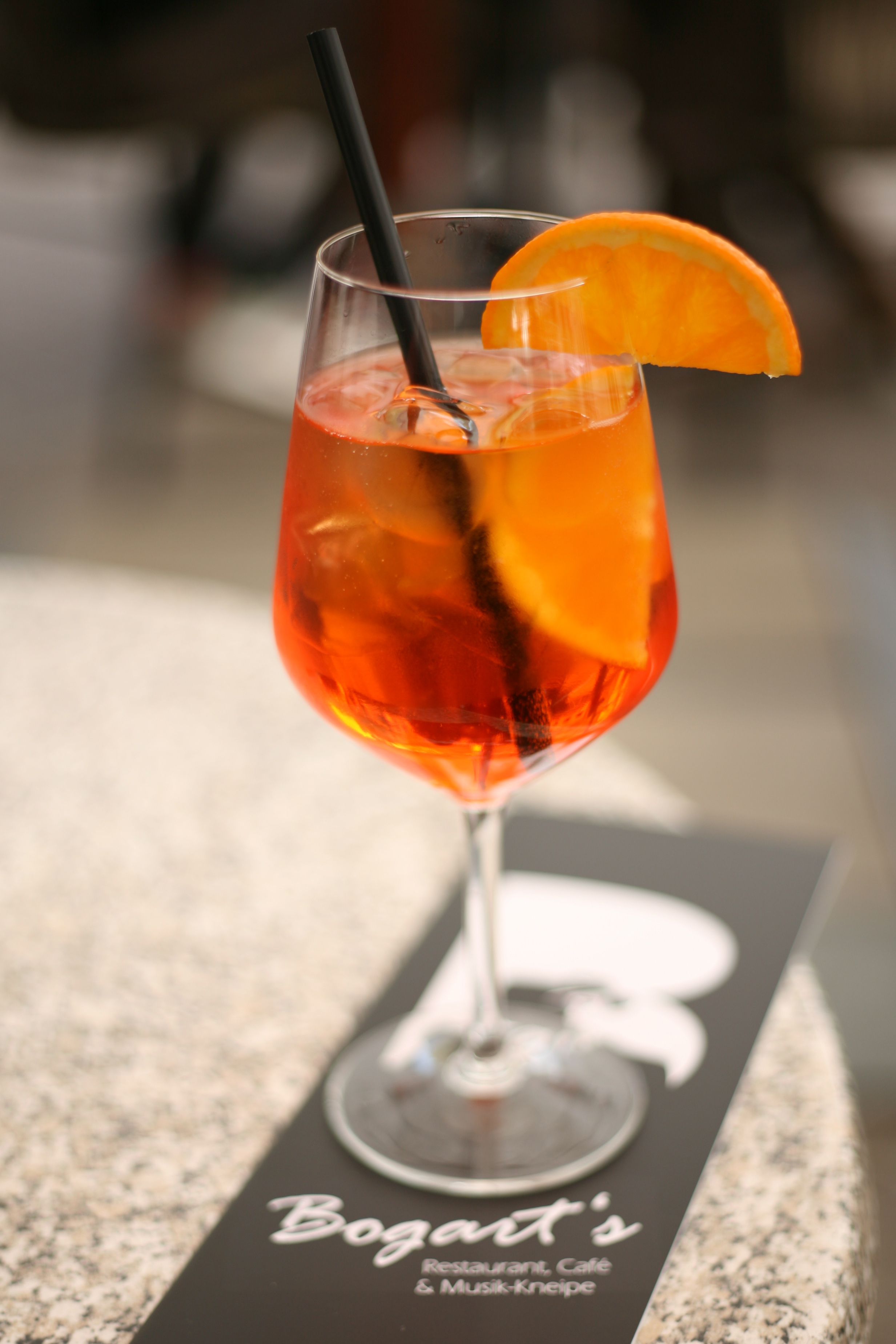 Oranger Aperitif im Bogart’s