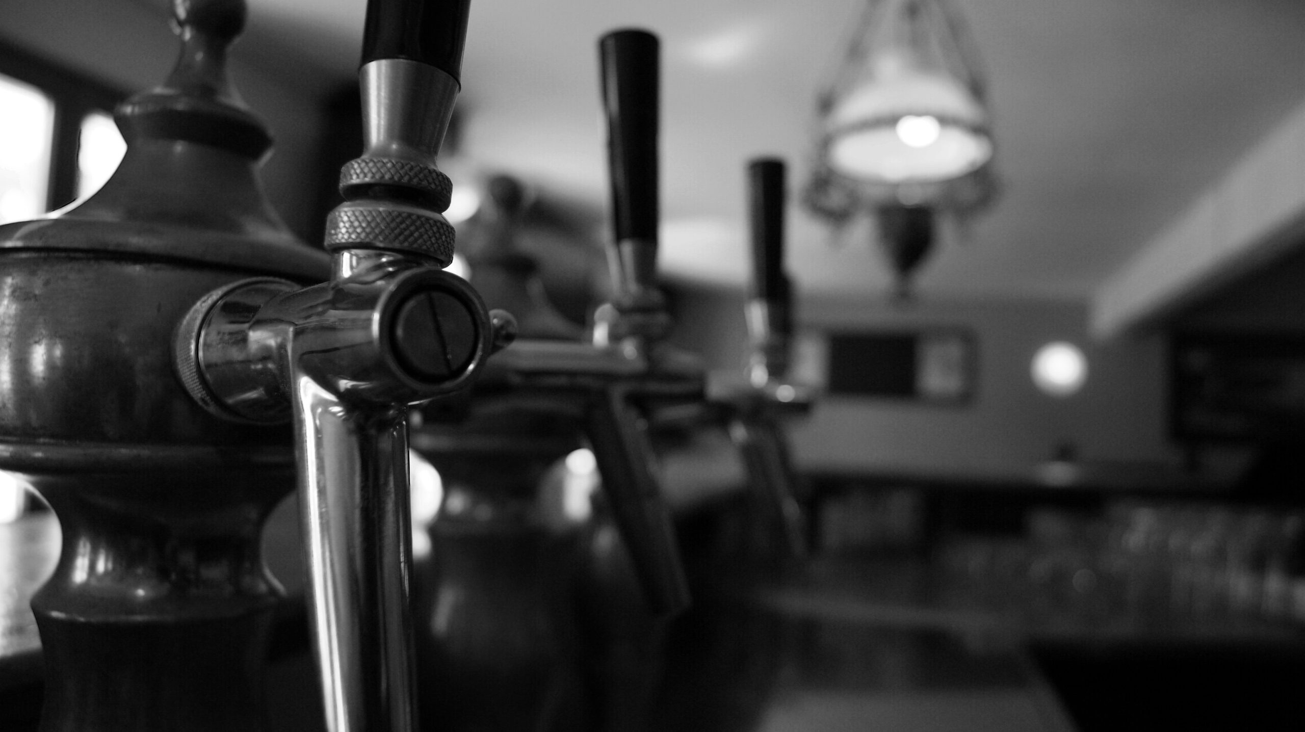 Zapfhähne an der Bar im Bogart’s Erlangen